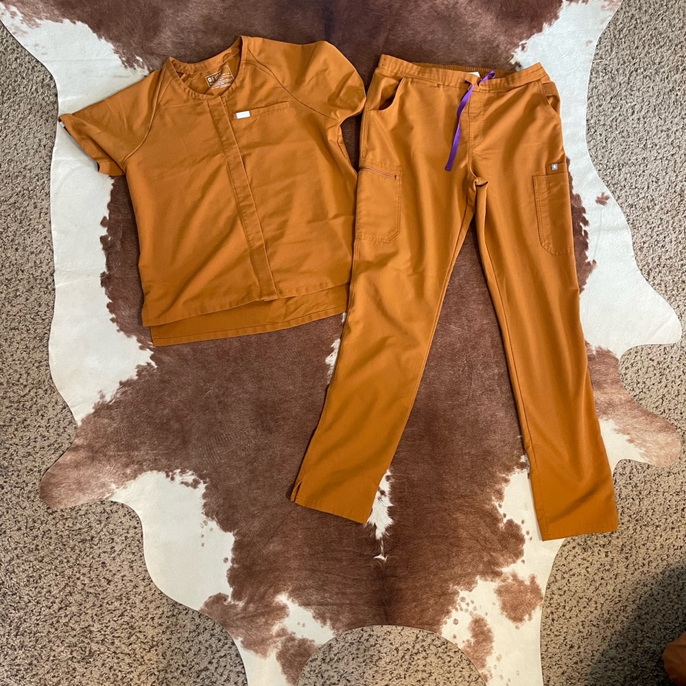 Figs Orange Scrub Set